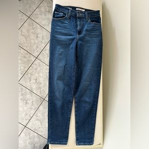 Levi’s high waisted mom jeans
